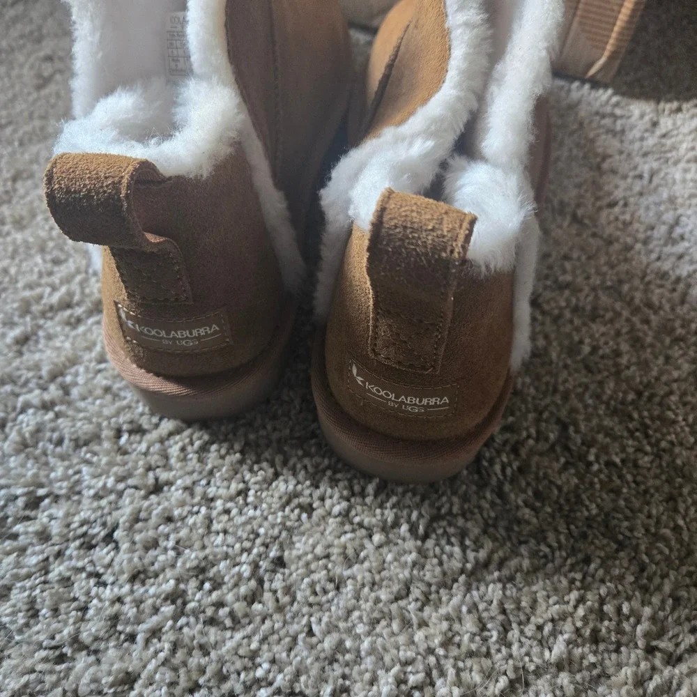 Koolaburra by UGG Ultra Mini Boots Womens Size 8 Chestnut new in box 1167970